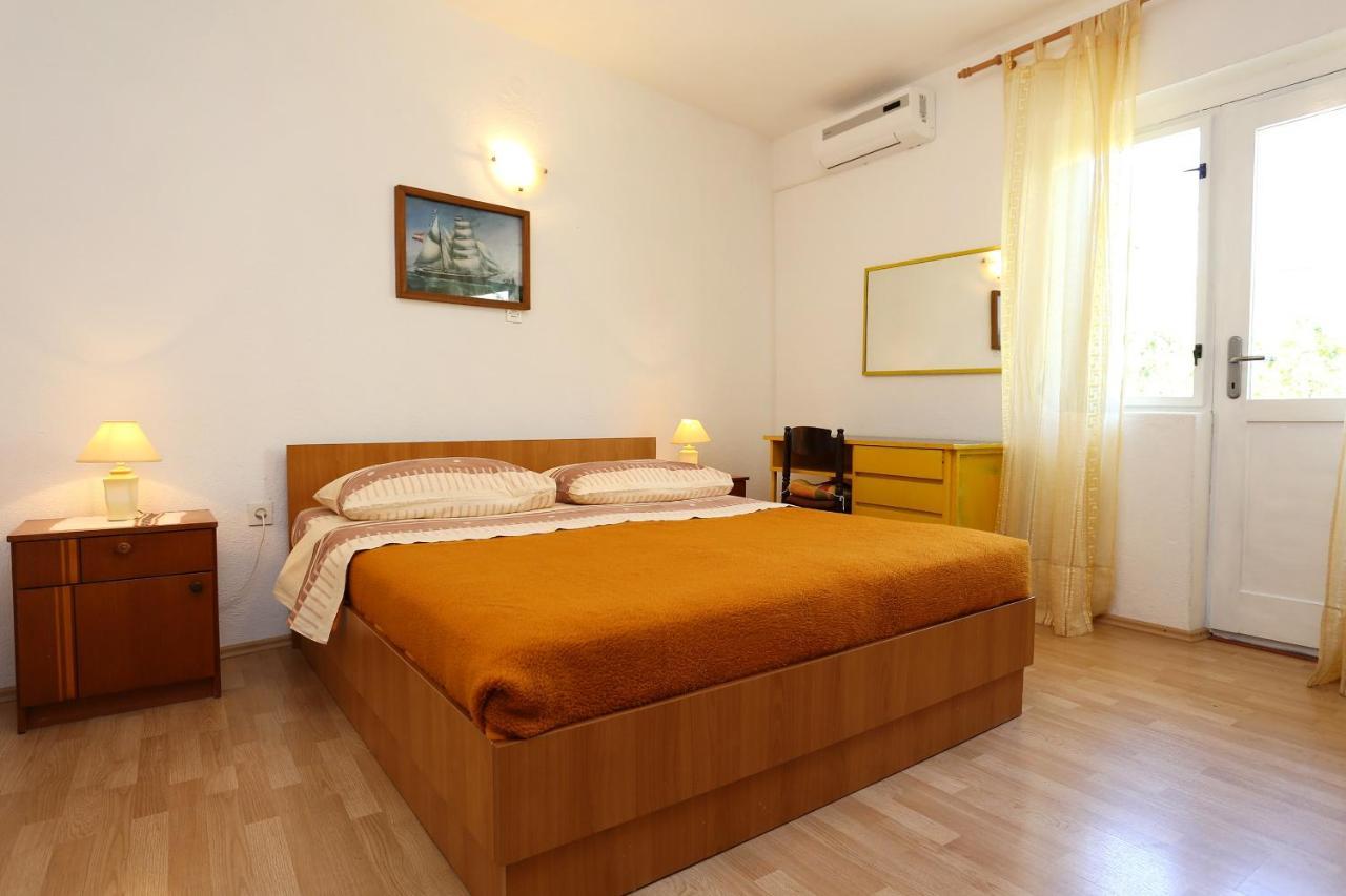 Apartment Igrane 10033A Luaran gambar